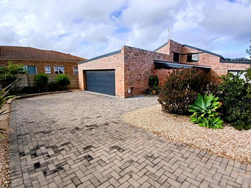 3 Bedroom Property for Sale in Stilbaai Wes Western Cape